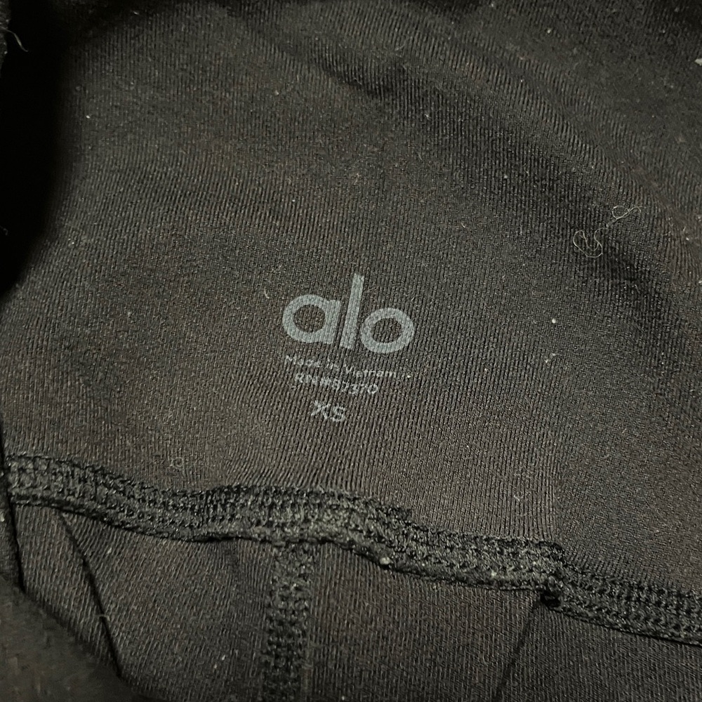 ALO Yoga Black Leggings - Picture 2 of 4